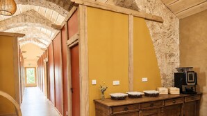 Interior - Across from the Millau Viaduct: 1-bedroom / renovated sheep barn (Creissels)