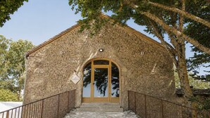 Exterior - Across from the Millau Viaduct: 1-bedroom / renovated sheep barn (Creissels)