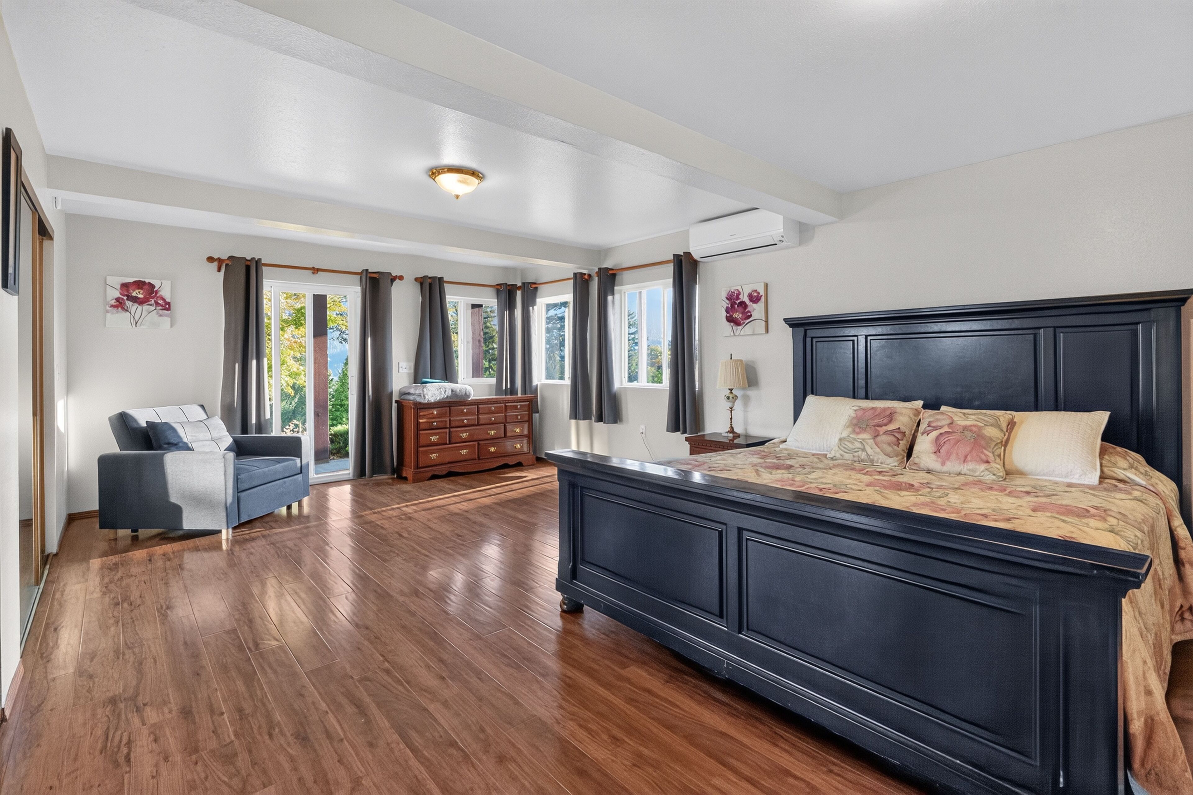 3 bedrooms, desk, iron/ironing board, WiFi