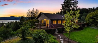 Gorge Retreat | Panoramic Views & Private Trail