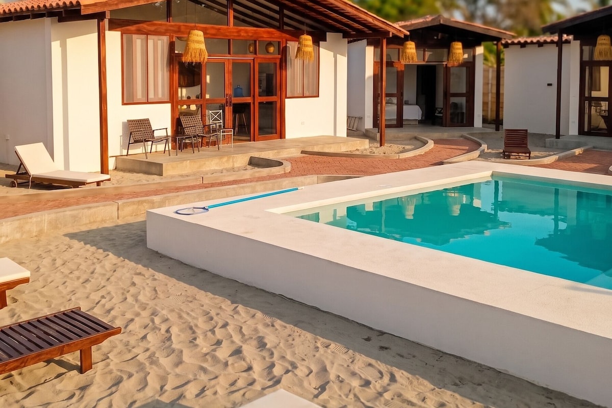 Bungalow Deluxe | Piscina | Una piscina al aire libre