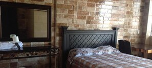 Standard Double Room, 2 Double Beds | Desk, free WiFi - La Mansión de las Cascadas (CHIMALTENANGO)