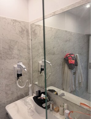 Hair dryer, towels, soap, toilet paper - Adorable studio with AC in charming La Croix-Valmer (La Croix-Valmer)