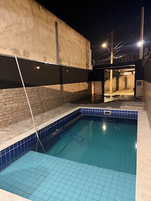حمام سباحة