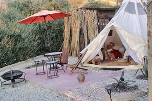 Outdoor dining - Moroccan Glamping | Jacuzzi | Wine Country (Ensenada)