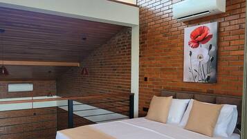 2 bedrooms, desk, iron/ironing board, WiFi (free)