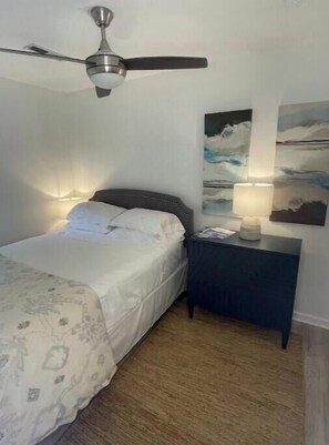 Iron/ironing board, WiFi, bed sheets - 4-bedroom house in soothing Penhook with cool AC breeze (Penhook)