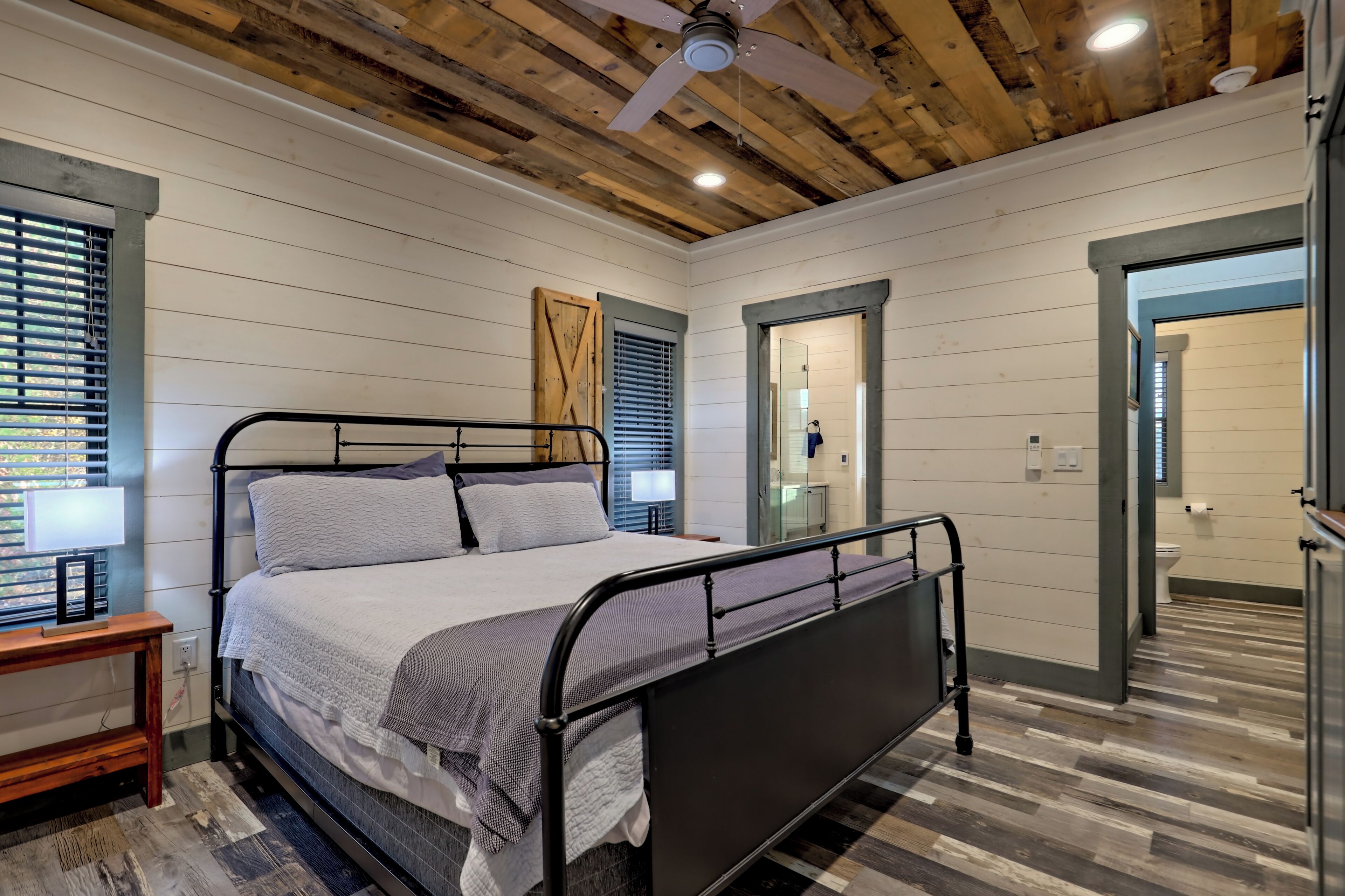WiFi (free), bed sheets