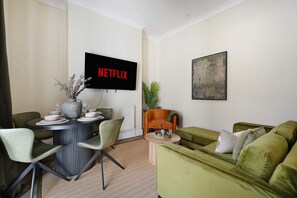 Casa | 4 quartos, acesso à internet de alta velocidade