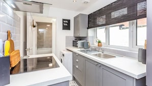 House | 2 bedrooms - Two Bedroom Family Apartment Near Town Centre Chic Stay (Darlington)