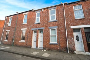 Unclassified image, 3 of 33, button - Chic 2 Bed With Wifi Parking Ideal for Work Stay (South Shields)