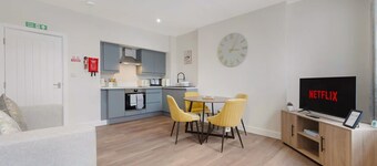 Castle-side 2 Bed - Stroll to Historic Attractions