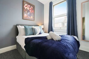 4 bedrooms - Spacious 4BR Darlington Sleeps 8 by Stay With us (Darlington)