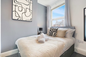 4 bedrooms - Spacious 4BR Darlington Sleeps 8 by Stay With us (Darlington)