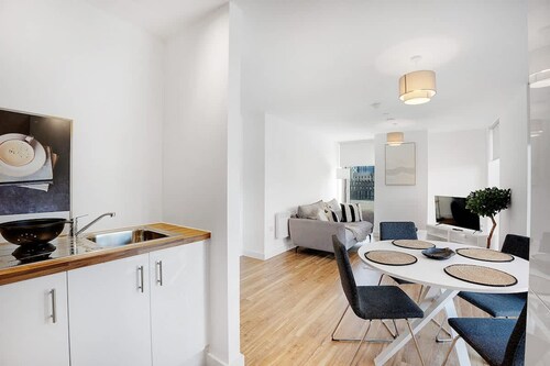 Manchester 2BR Apartment W/super Fast Wi-fi !