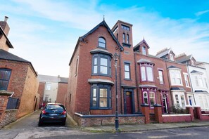 Room - High-spec Hartlepool 3BR Apartment Sleeps 5 by Stay With Us (Hartlepool)