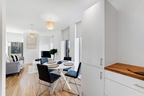 A modern interior with a dining area, kitchen, and living space. - New 2BR in Media City Free Wifi (Salford)