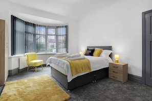 House - 3 Bedroom With Backyard 10 Min to City Centre (Newcastle-upon-Tyne)