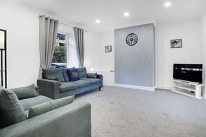 House - Dean St Retreat Cosy Urban Escape Sleeps 5 (Hexham)