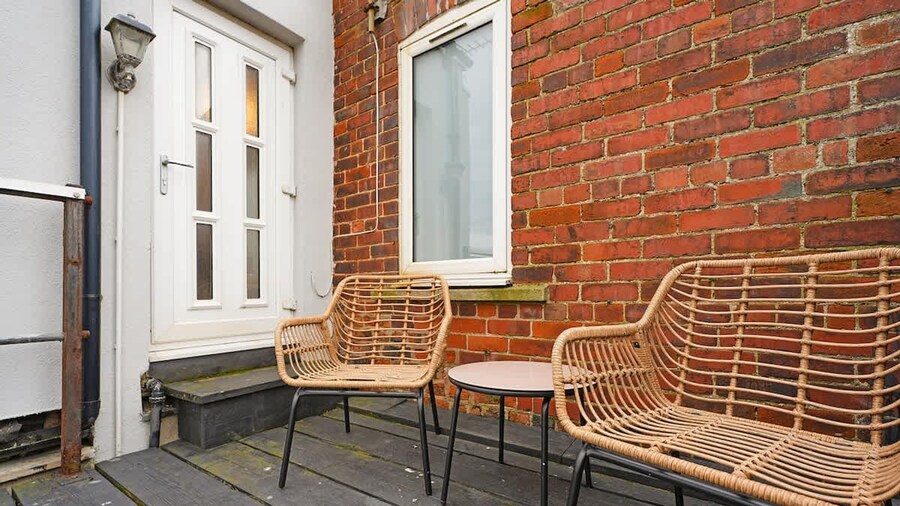 Stylish Seaside Stay With Balcony Walk to Beach