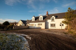 A residential property with a large driveway, a fenced yard, and a clear sky. - Beautiful two Bedroom Family Home With Pool Table Durham (Durham)
