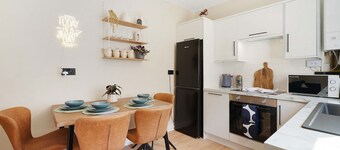 Stylish 4BR Doncaster Sleeps 8 by Stay With Us