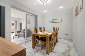 บ้านพัก | 4 ห้องนอน