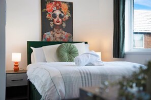 A neatly made bed with white bedding, a green accent pillow, and a framed artwork above it. - 5 Bedroom in Newton Drive With Free Street Parking (Durham)