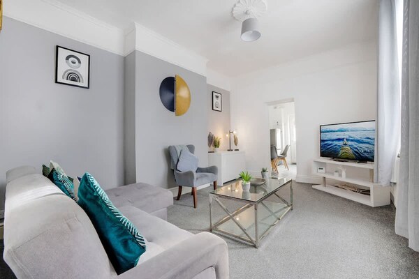 Family Three Bedroom Home Five Min Walk To Metro - South Shields