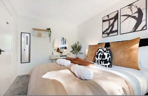 Room - Modern 3BR Brompton Court Wi-fi By Stay With Us (Richmond)