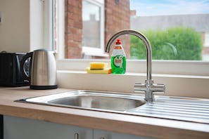 Unclassified image, 2 of 41, button - Stunning 3BR Equipped Kitchen By Stay With Us (Chester-le-Street)