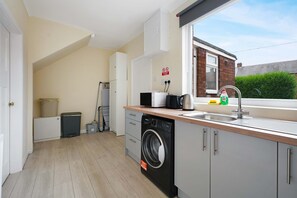 Unclassified image, 4 of 41, button - Stunning 3BR Equipped Kitchen By Stay With Us (Chester-le-Street)
