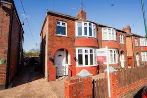 House | 4 bedrooms - Westbourne House Horizon Stays (Middlesbrough)