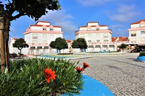 Exterior - '1 Min Beach Retreat Consolação' Apartment with Sea View, Balcony & Wi-Fi (Atouguia da Baleia)