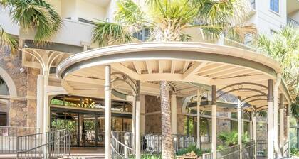 San Antonio | Friends Downtown Escape | Pool + River Walk | 2BR