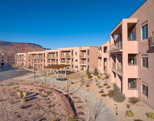 Moab | Adventure Desert Retreat | Pool + Hot Tub