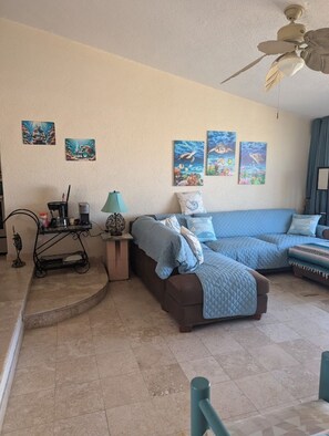 Living area - Cozy 1-bedroom condo in awesome Cabo San Lucas with AC and gym (Cabo San Lucas)