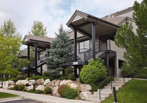 Wolf Creek | Alpine Ski Retreat | Pool + Ski