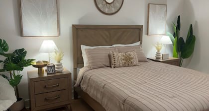 Tranquil 2-bedroom farmhouse with AC in charming Monroe