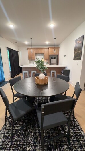 Dining - Tranquil 2-bedroom farmhouse with AC in charming Monroe (Monroe)