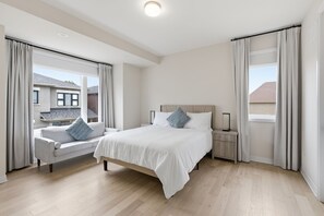 5 Schlafzimmer, Schreibtisch, Bügeleisen/Bügelbrett, kostenloses WLAN
