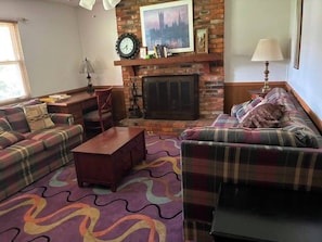 Living area - Peaceful 1-bedroom house with AC in charming Columbus (Columbus)