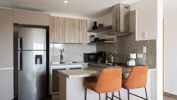 Coffee/tea maker, fridge, microwave, oven