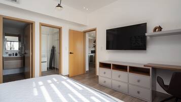 Iron/ironing board, bed sheets