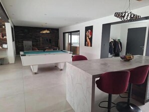 Games room - Vacation Villa with Pool, Hot Tub, and Pool Table—Accommodates 8 People (Boisseron)