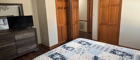 3 chambres, fer et planche à repasser, Wi-Fi gratuit, draps fournis