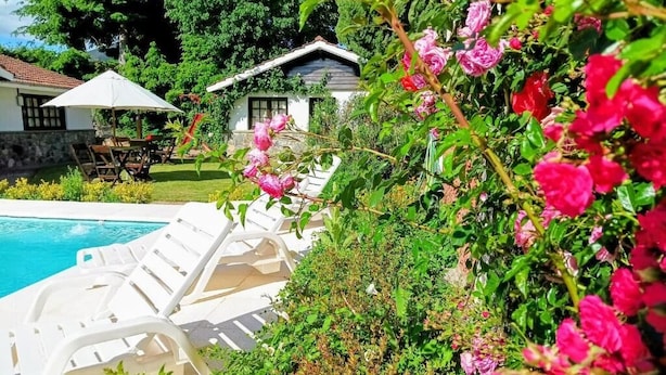 Seasonal outdoor pool - Apart Rose Garden (San Martin de los Andes)