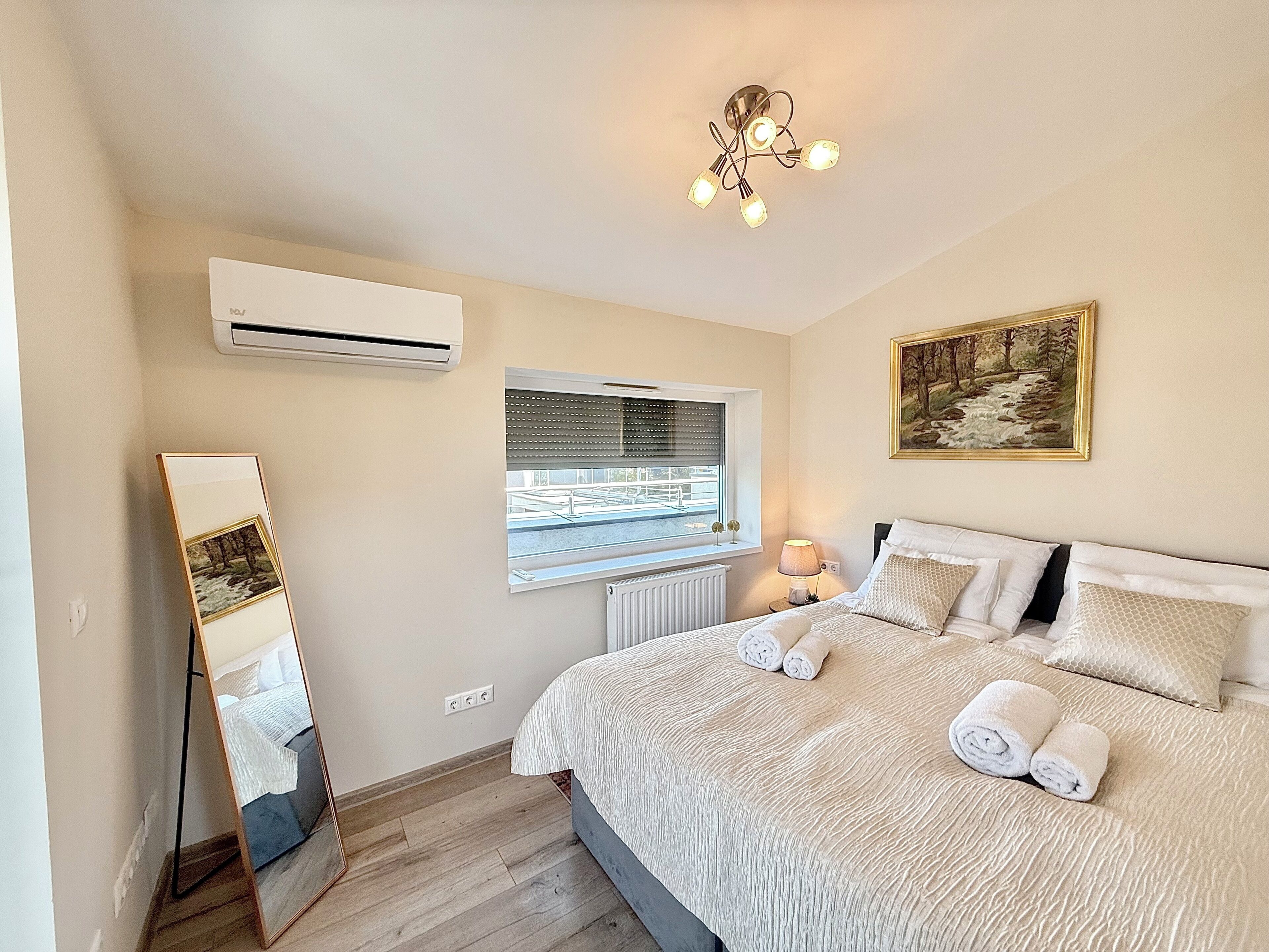 Iron/ironing board, WiFi, bed sheets