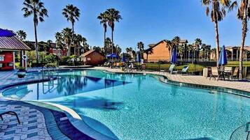 2 outdoor pools