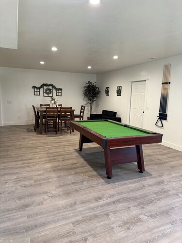 Come enjoy this 3 bedroom basement apartment in the great city of Honeyville.